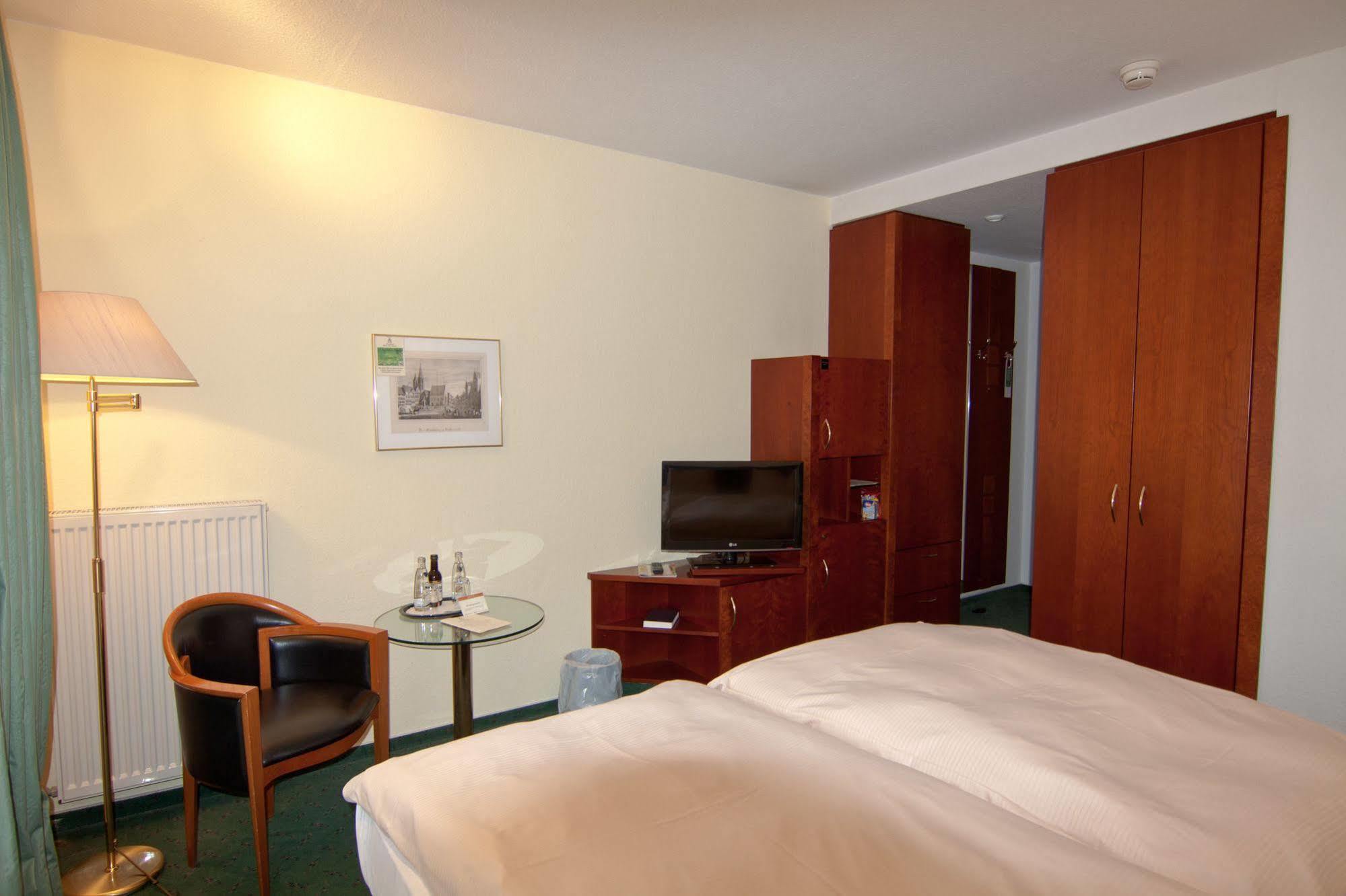 Parkhotel Unter Den Linden Гальберштадт Екстер'єр фото
